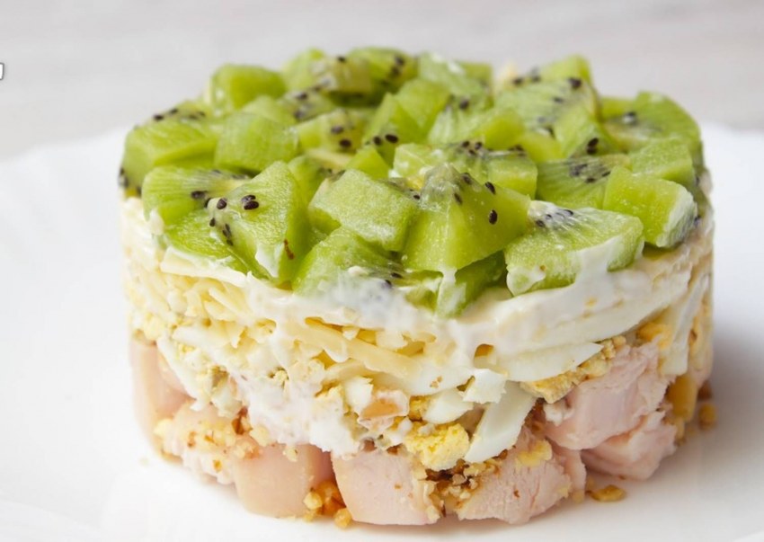 Салат с черносливом и грецкими орехами