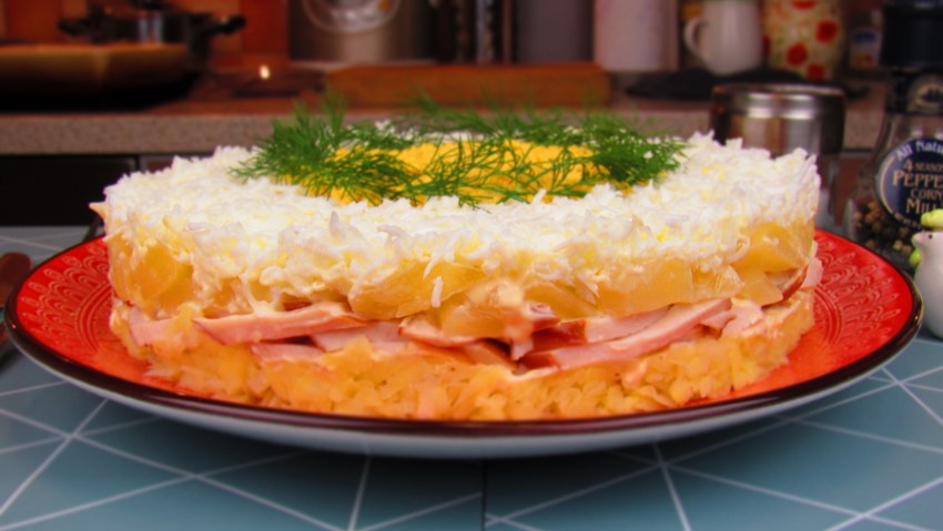 Салат нежный с курицей и помидорами