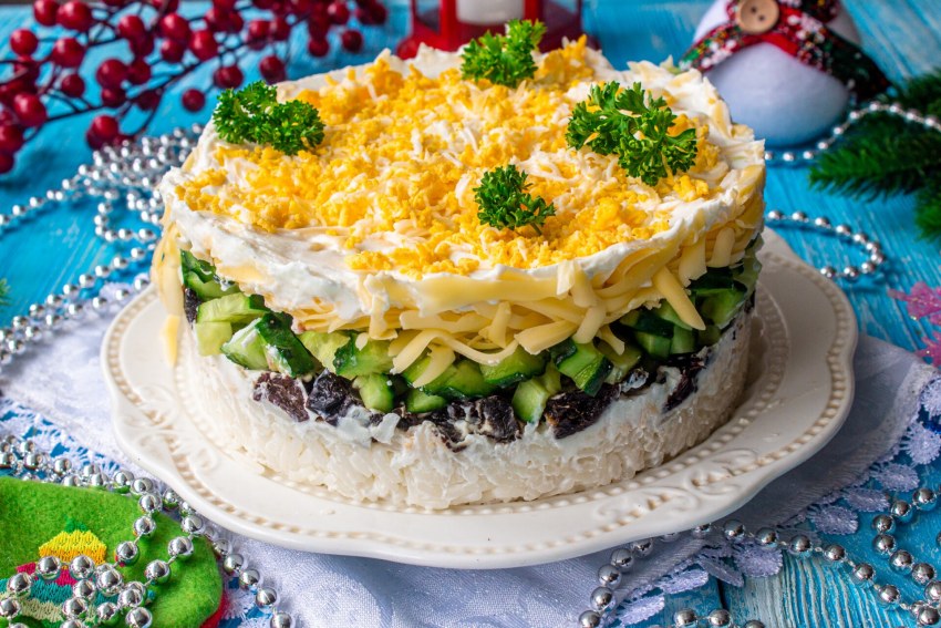 Салат слоеный блинчатый