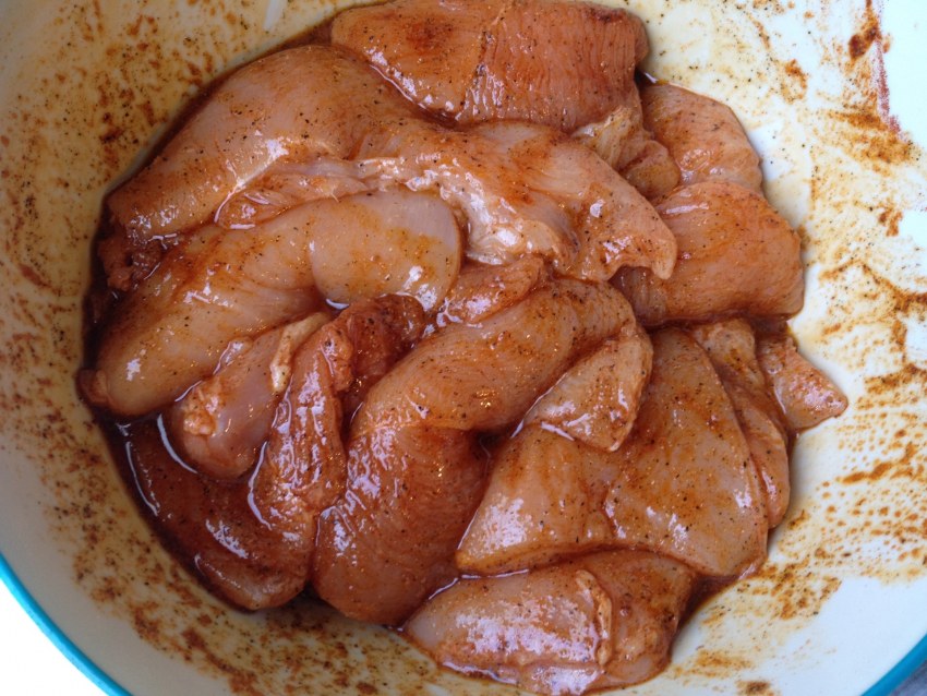 Куриная грудка в соевом соусе на сковороде