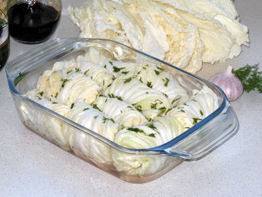 Рулет из пекинской капусты с плавленным сыром