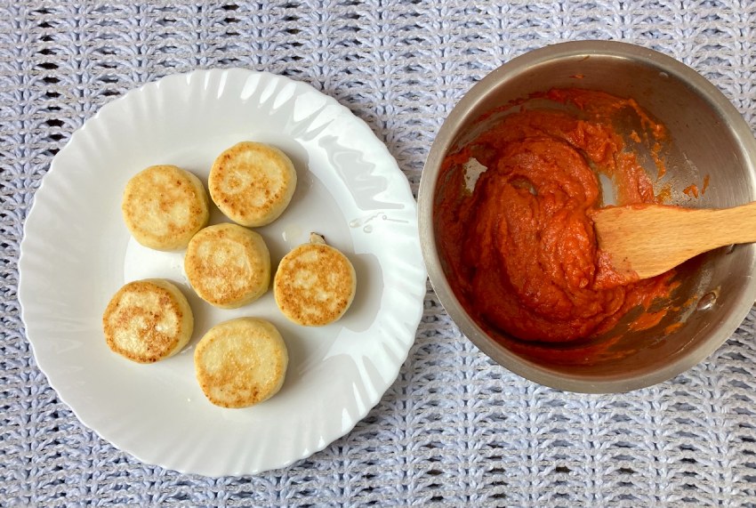 Сырники с соусом