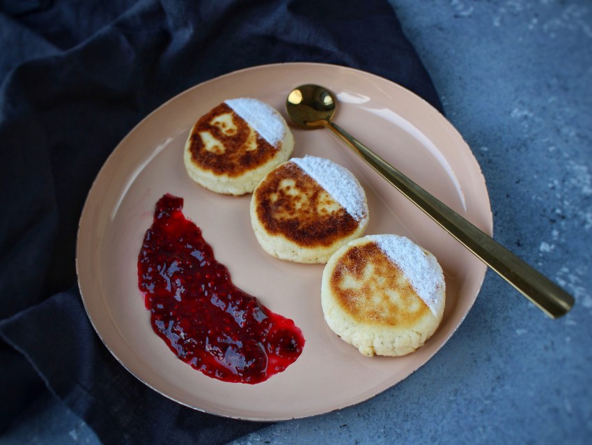 Сырники с соусом