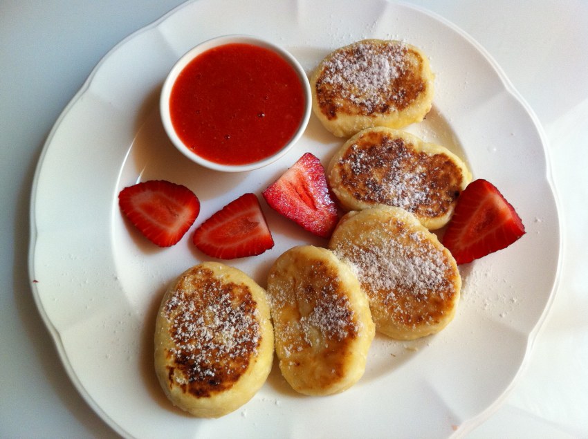 Сырники с клубничным соусом