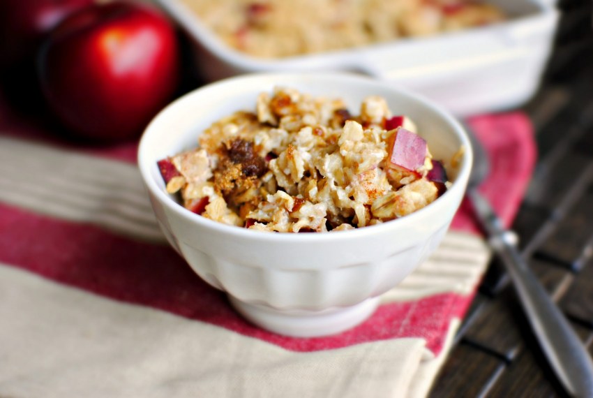 Овсяная каша с яблоком и корицей