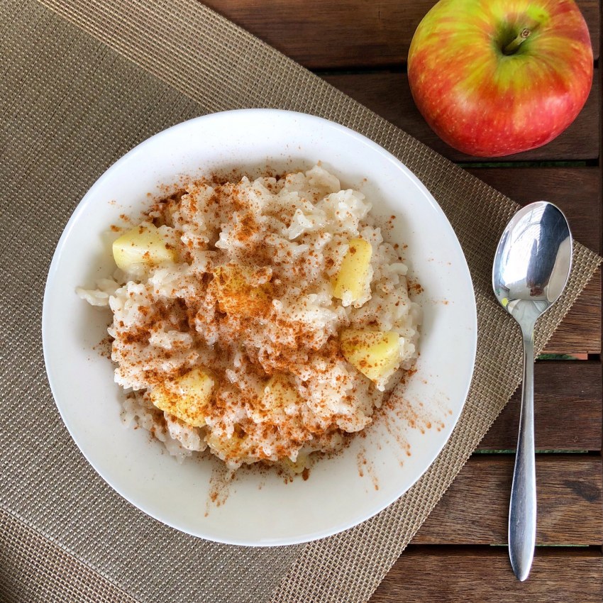 Овсянка с яблоком и корицей