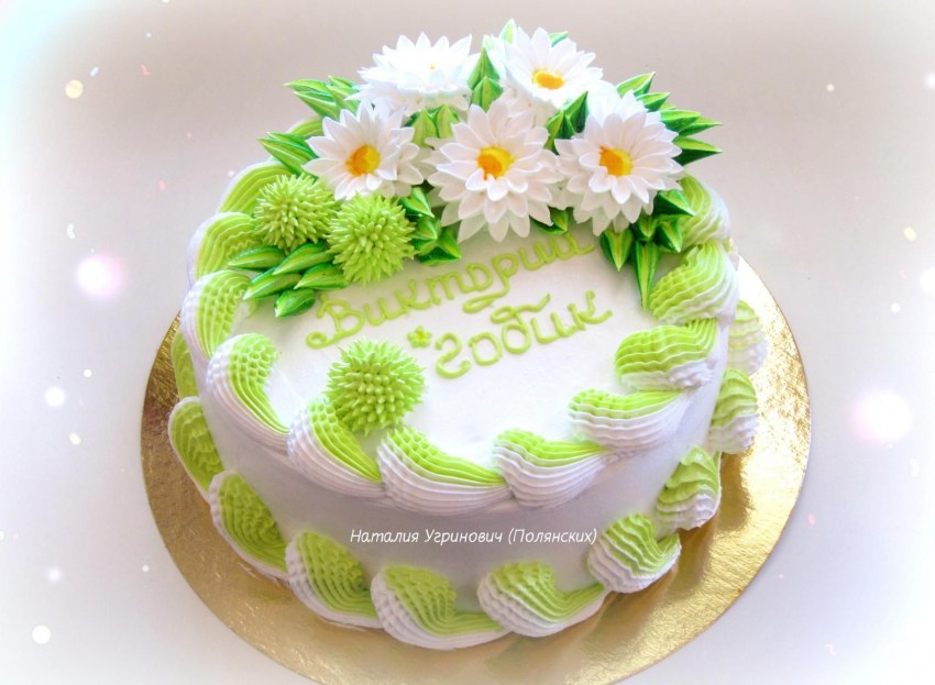 Желтый торт с ромашками