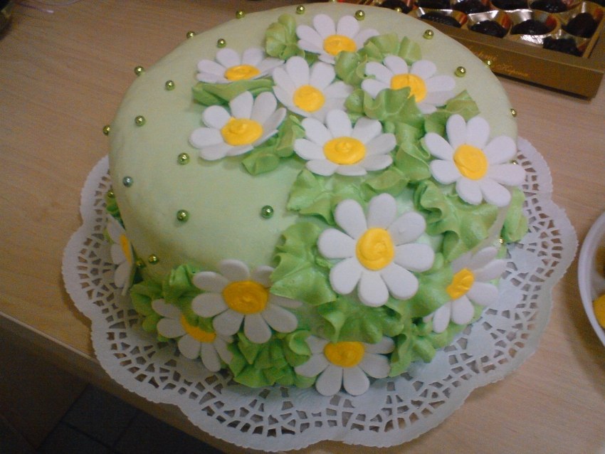 Свадебный торт с ромашками