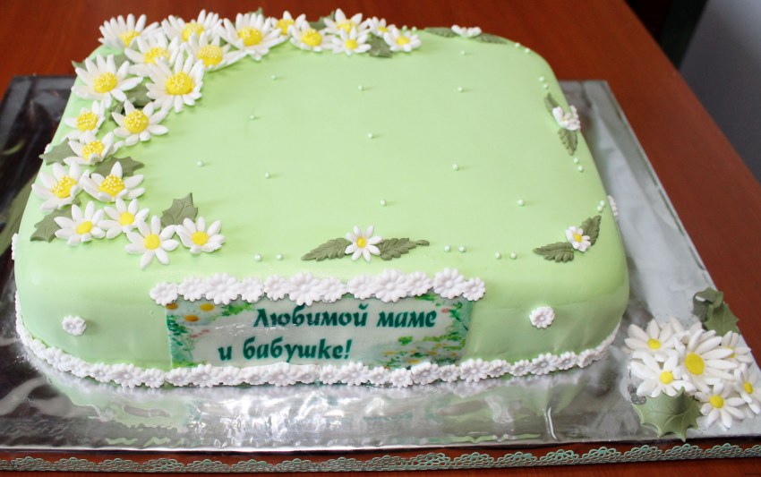 Кремовые тортики с ромашками