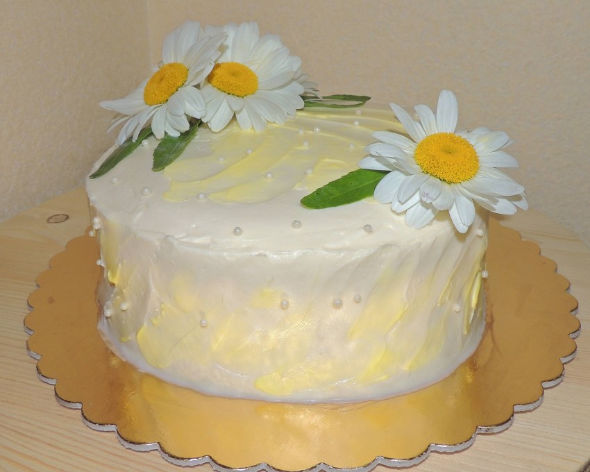 Торт с ромашками