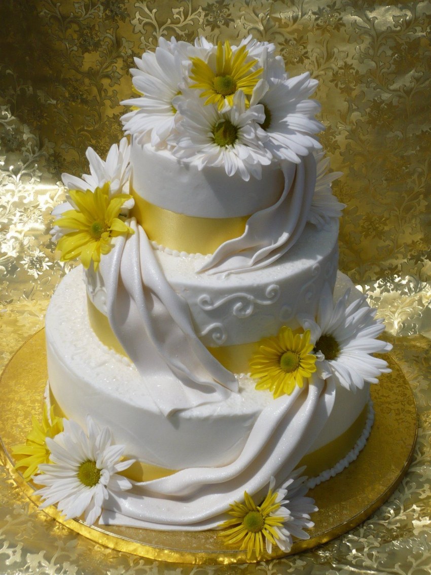 Торт в виде ромашки