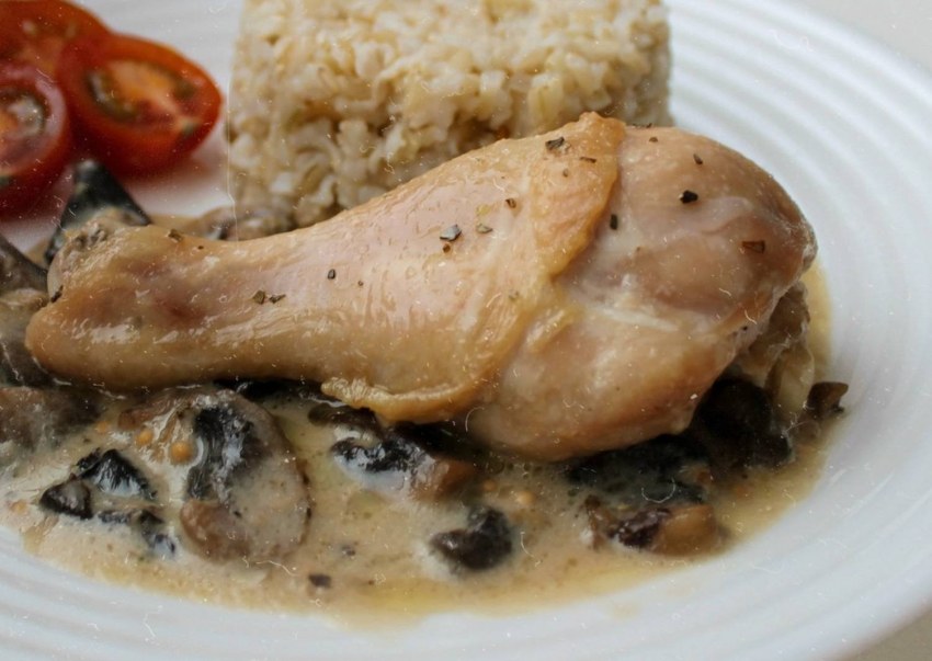 Голени с шампиньонами в духовке