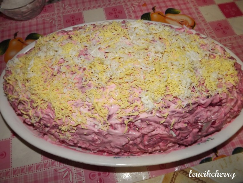 Салат селедка под шубой на хлебе