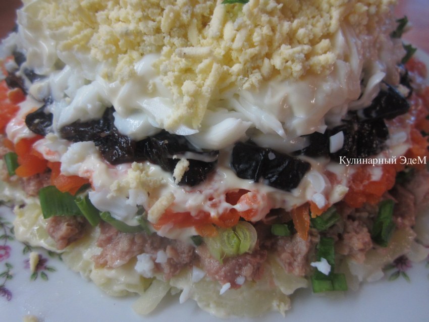 Салат с курицей и свеклой