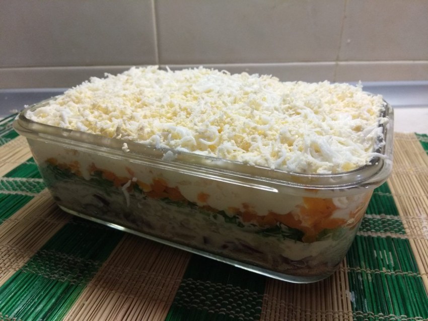 Салат печень трески под шубой