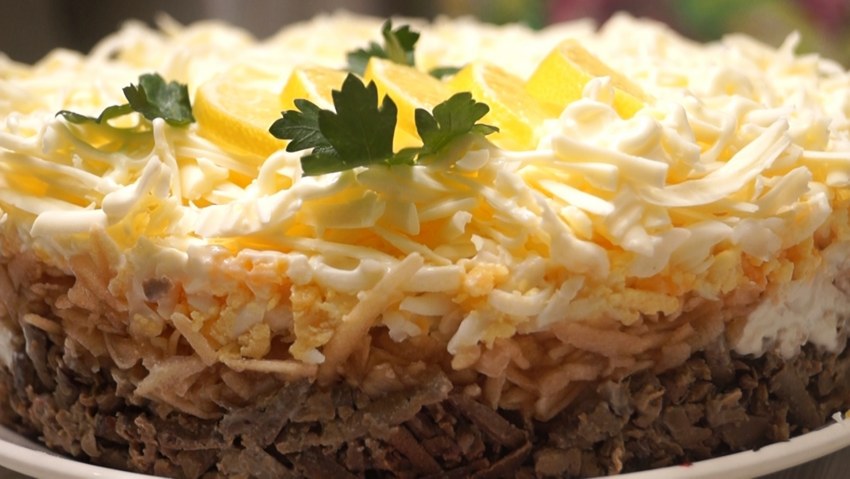 Салат печень трески под шубой