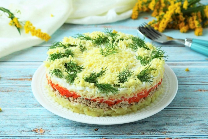 Салат из авокадо с тунцом и огурцом