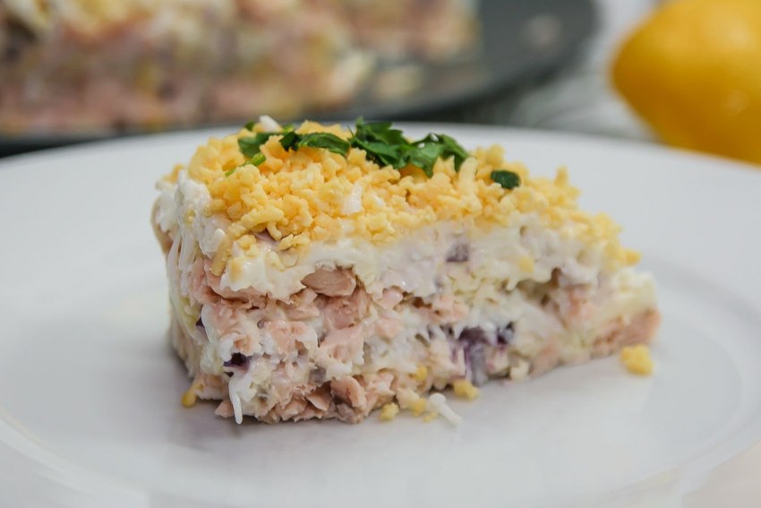 Мимоза с сайрой