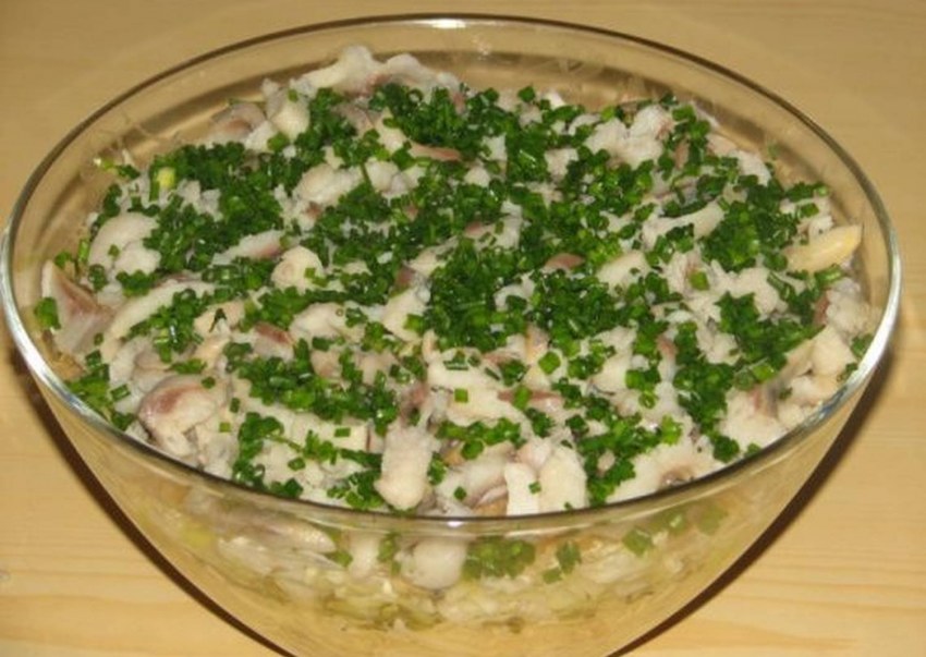 Салат из селёдки солёной