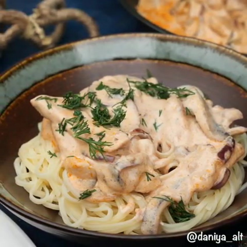 Паста с морским коктейлем в сливочном соусе