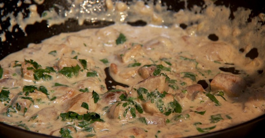 Паста с курицей и грибами в сливочном соусе чери