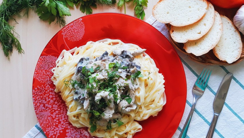 Креветки с шампиньонами в сливочном соусе