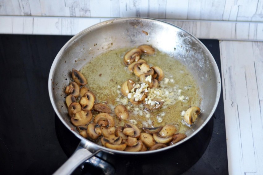 Каша с курицей в сливочном соусе