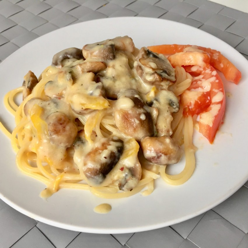 Паста с птицей на голове