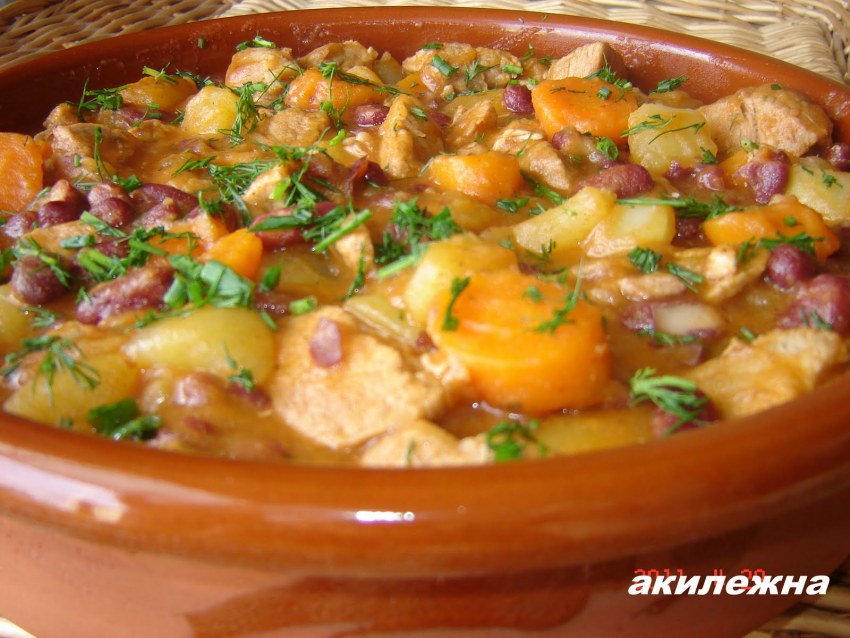 Фасоль с картошкой тушеная