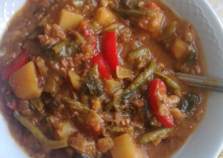 Фасоль, тушеная с грибами и овощами