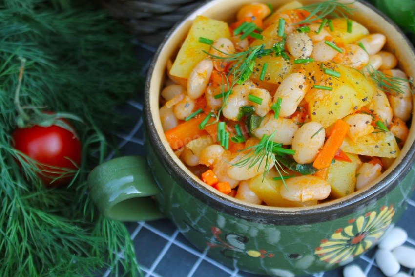 Фасоль с картошкой тушеная