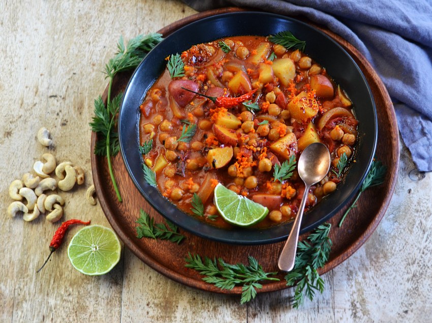 Фасоль с картошкой тушеная