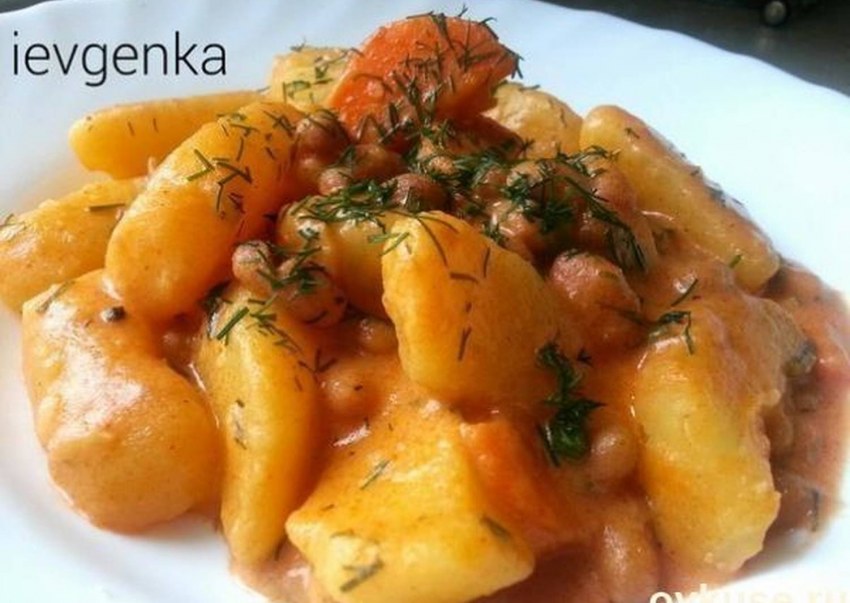 Картошка тушеная с сосисками