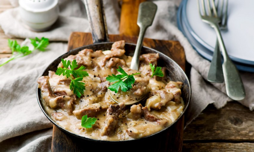 Бефстроганов с полбой