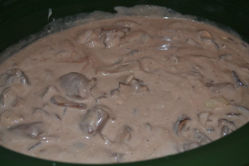 Мясо с грибами в сметанном соусе