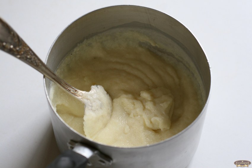 Манник заливают горячим молоком