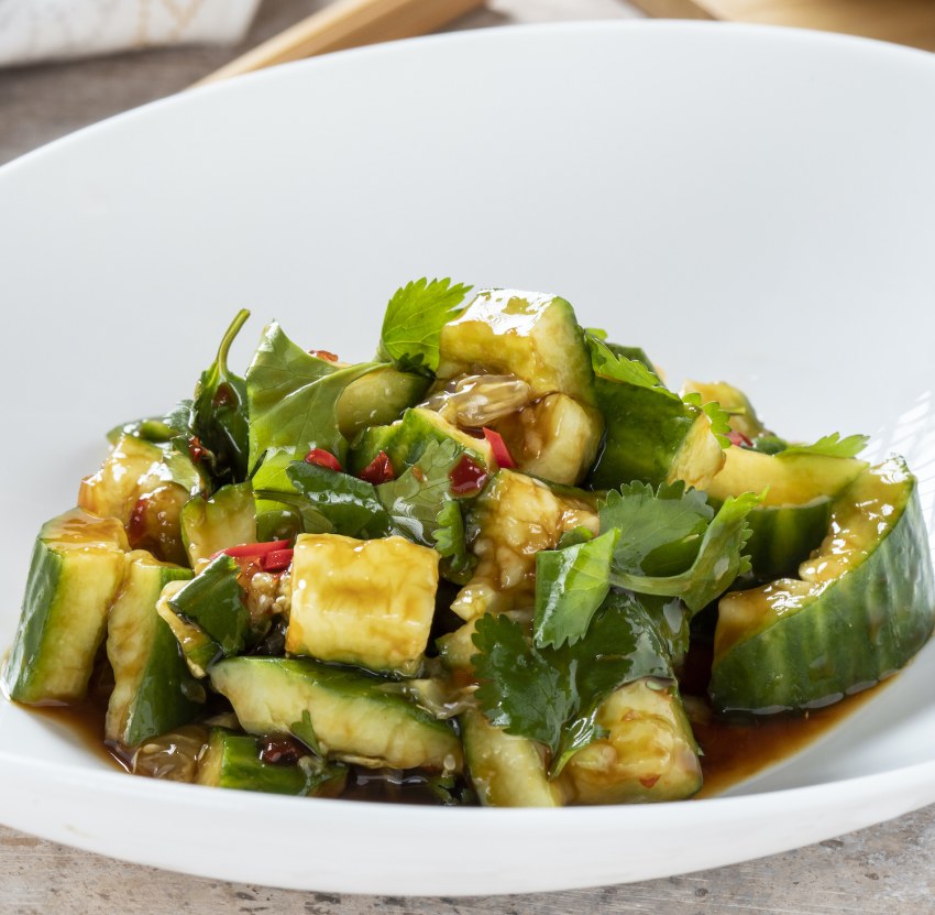 Салат битые огурцы