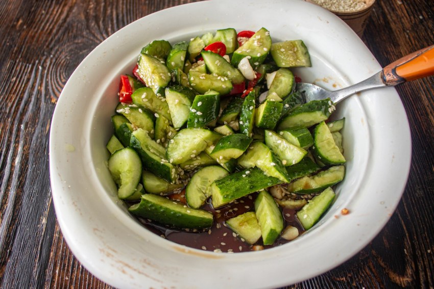 Порезанные огурцы слайсы