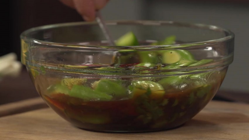 Утка Хуасин в битом огурце