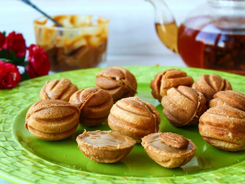 Сладкие орешки со сгущенкой