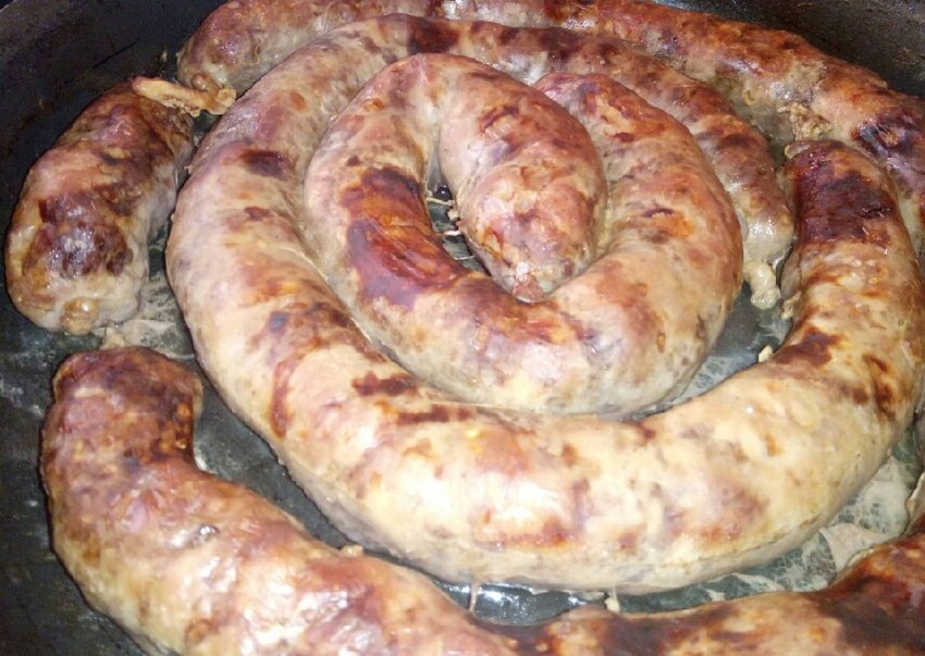 Домашняя колбаса в духовке в кишке