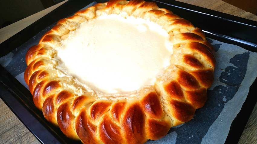 Дрожжевой пирог с творогом