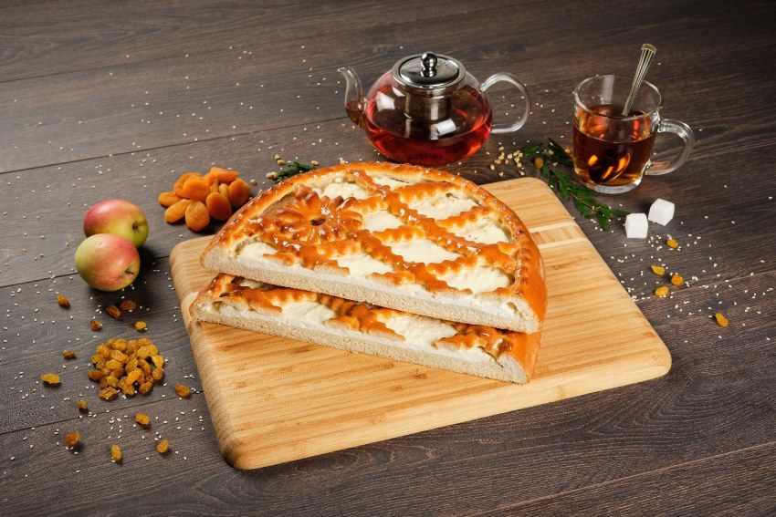 Шарлотка с вишней