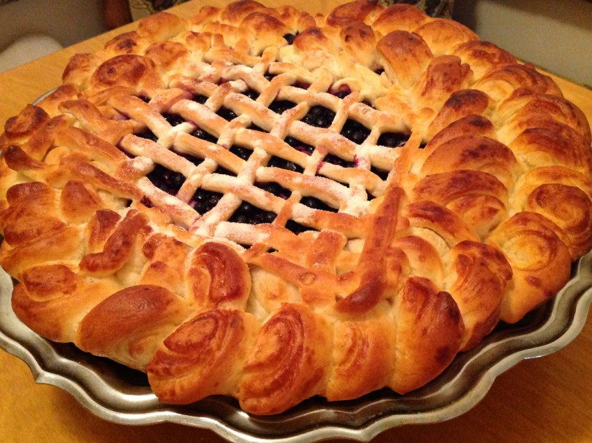 Дрожжевой пирог с клубникой