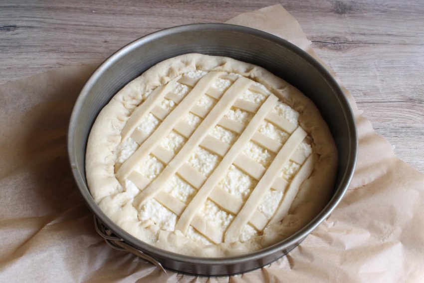 Пирог с творогом и вишней из дрожжевого теста