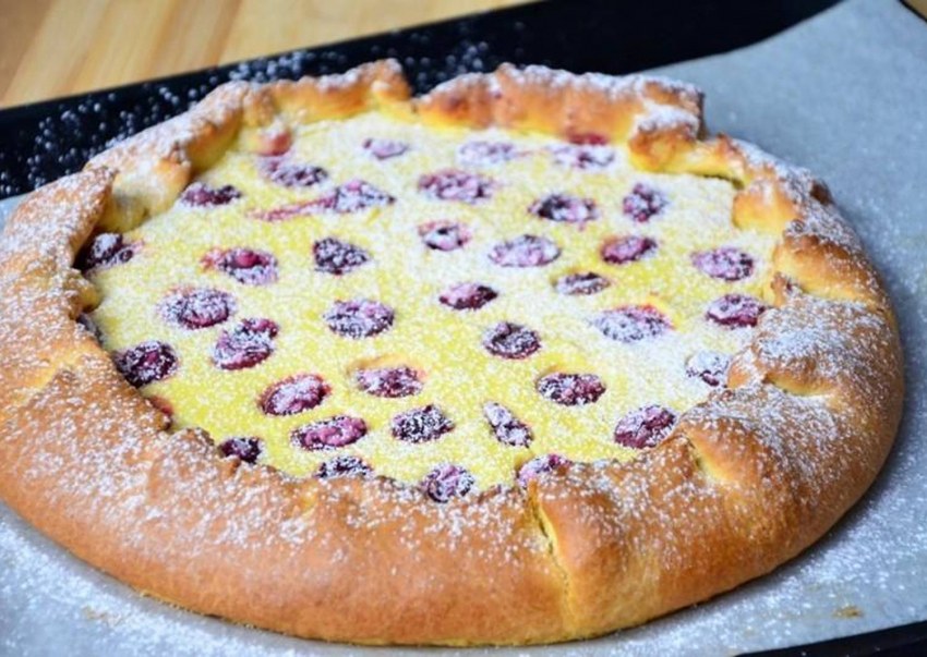 Красивый дрожжевой пирог