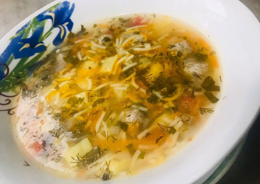 Суп с фрикадельками и лапшой