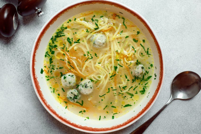 Куриный суп с лапшой