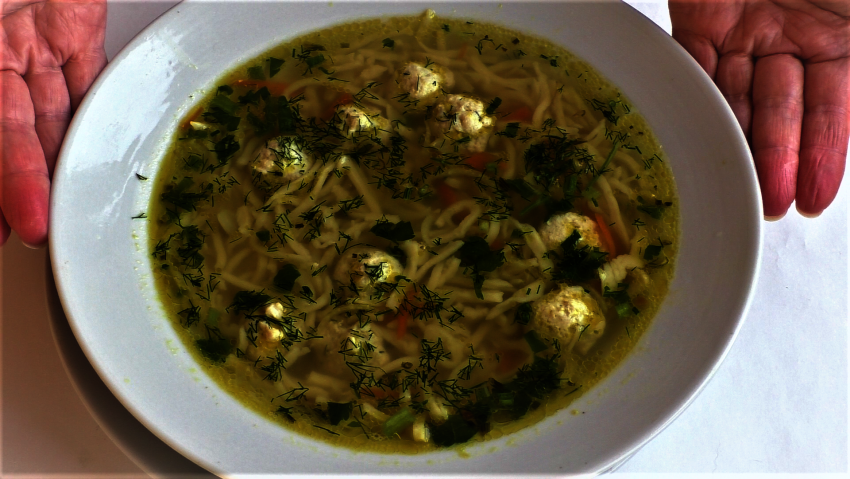 Суп с фрикадельками и вермишелью