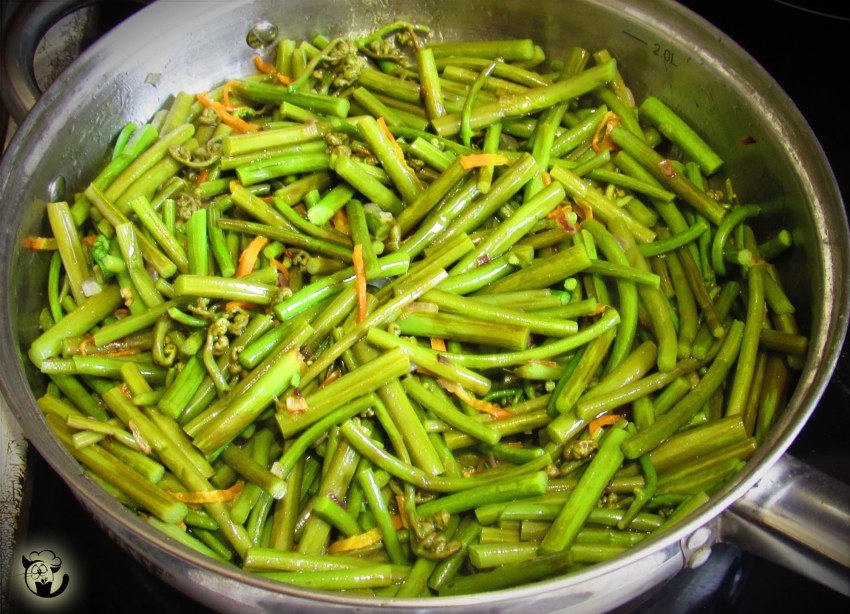 Жареный фарш на сковородке с морковкой